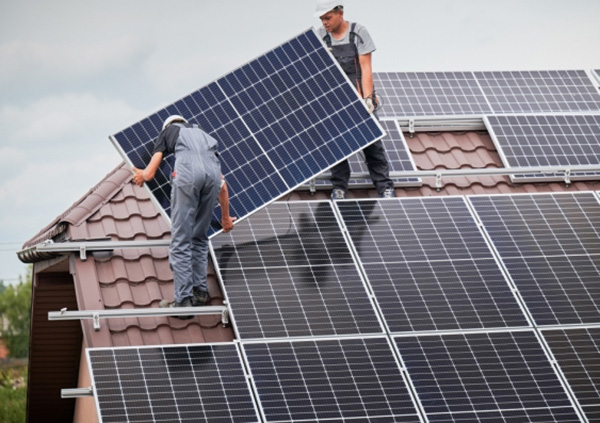 How Do Solar Panel Prices Vary Based on Size and Efficiency