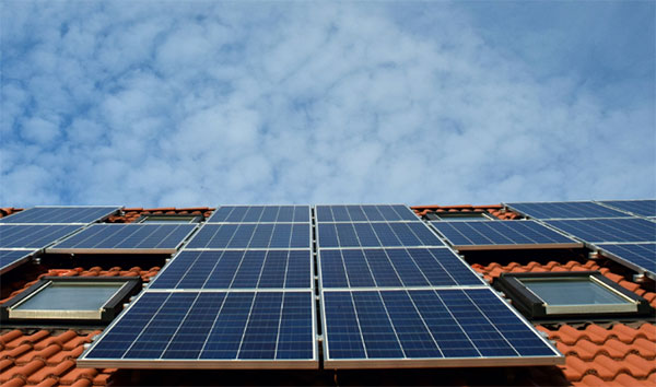 What is the difference between a solar panel and a solar inverter