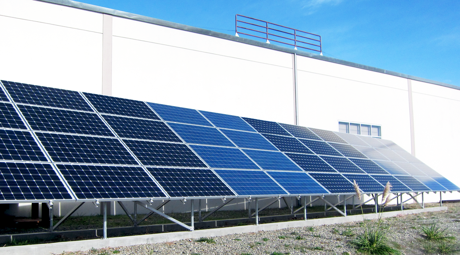 What are the advantages of polycrystalline solar panels